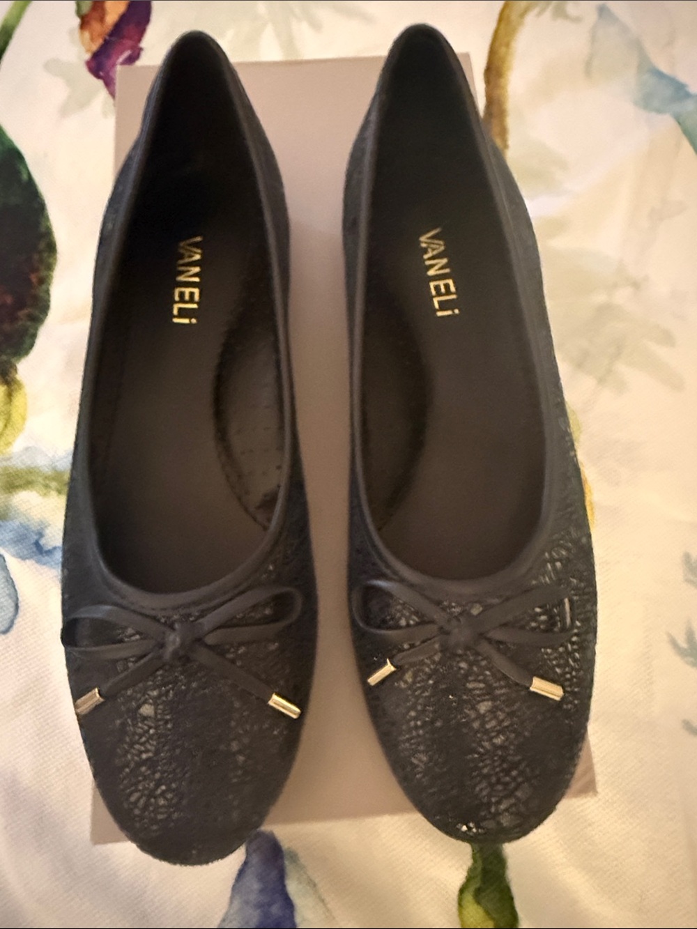 Italian Vaneli Black Lace-Textured Ballet Flats with sweet Bow Accent